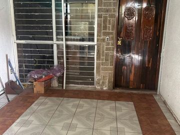 Se Vende Casa en Jardines del Country  para remodelar.