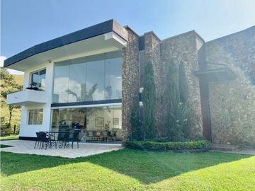 Hermosa casa moderna en El Carmen de Viboral