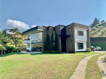 Hermosa casa moderna en El Carmen de Viboral