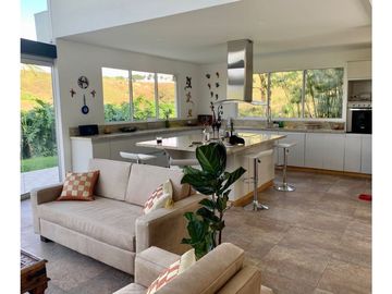 Hermosa casa moderna en El Carmen de Viboral