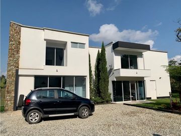 Hermosa casa moderna en El Carmen de Viboral