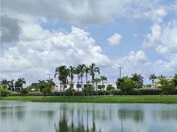 Apartamento en Laguna Club - Tres alcobas,  Vista al lago