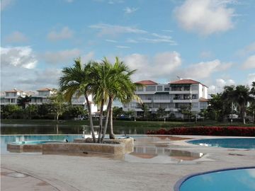 Apartamento en Laguna Club - Tres alcobas,  Vista al lago