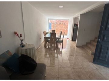 Casa de dos pisos en venta Barrio Las Américas Palmira Valle Colombia
