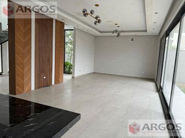 CASA EN VENTA EN CASTAÑOS DEL VERGEL