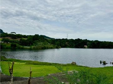 Casa en venta o alquiler en Villa del Lago, Las cumbres (YM)