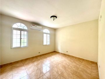 Casa en venta o alquiler en Villa del Lago, Las cumbres (YM)