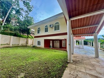 Casa en venta o alquiler en Villa del Lago, Las cumbres (YM)