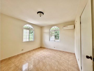 Casa en venta o alquiler en Villa del Lago, Las cumbres (YM)