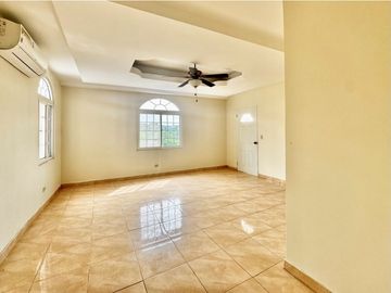 Casa en venta o alquiler en Villa del Lago, Las cumbres (YM)