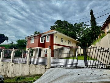 Casa en venta o alquiler en Villa del Lago, Las cumbres (YM)