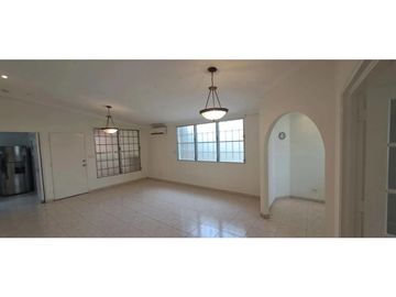 HERMOSA CASA CENTRICA CON PATIO GRANDE EN BRISAS DEL GOLF YL