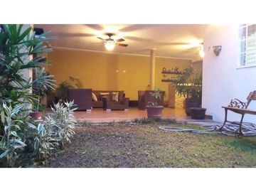 HERMOSA CASA CENTRICA CON PATIO GRANDE EN BRISAS DEL GOLF YL