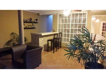HERMOSA CASA CENTRICA CON PATIO GRANDE EN BRISAS DEL GOLF YL