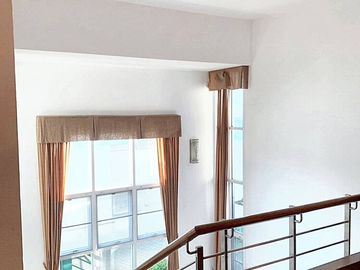 4 Bed 325 SQ.M House for Sale in Phatthanakarn