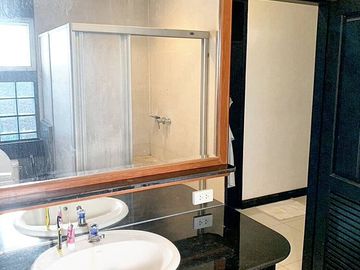 4 Bed 325 SQ.M House for Sale in Phatthanakarn