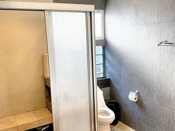4 Bed 325 SQ.M House for Sale in Phatthanakarn