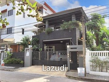 4 Bed 325 SQ.M House for Sale in Phatthanakarn