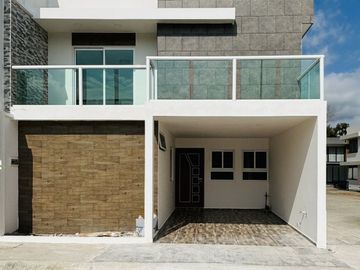 Oportunidad: Casa en venta con 4 habitaciones, 1 en PB y amplio Roof Garden