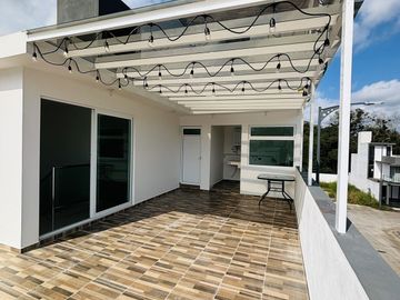Oportunidad: Casa en venta con 4 habitaciones, 1 en PB y amplio Roof Garden