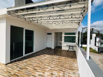 Oportunidad: Casa en venta con 4 habitaciones, 1 en PB y amplio Roof Garden