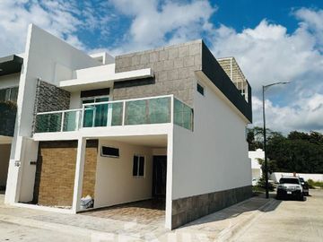 Oportunidad: Casa en venta con 4 habitaciones, 1 en PB y amplio Roof Garden