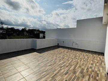Oportunidad: Casa en venta con 4 habitaciones, 1 en PB y amplio Roof Garden