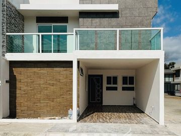 Oportunidad: Casa en venta con 4 habitaciones, 1 en PB y amplio Roof Garden