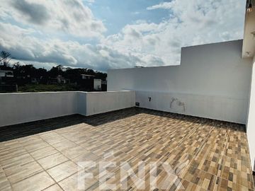 Oportunidad: Casa en venta con 4 habitaciones, 1 en PB y amplio Roof Garden