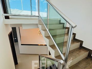 Oportunidad: Casa en venta con 4 habitaciones, 1 en PB y amplio Roof Garden