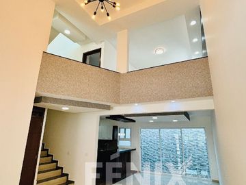 Oportunidad: Casa en venta con 4 habitaciones, 1 en PB y amplio Roof Garden