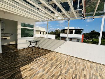 Oportunidad: Casa en venta con 4 habitaciones, 1 en PB y amplio Roof Garden
