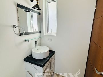 Oportunidad: Casa en venta con 4 habitaciones, 1 en PB y amplio Roof Garden