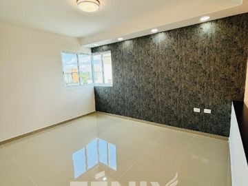 Oportunidad: Casa en venta con 4 habitaciones, 1 en PB y amplio Roof Garden