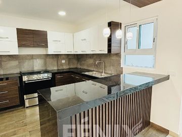 Oportunidad: Casa en venta con 4 habitaciones, 1 en PB y amplio Roof Garden