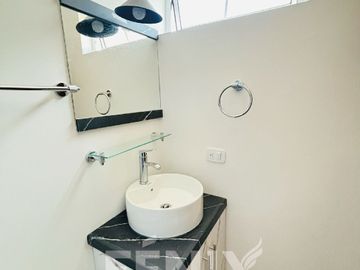 Oportunidad: Casa en venta con 4 habitaciones, 1 en PB y amplio Roof Garden