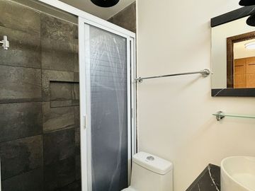 Oportunidad: Casa en venta con 4 habitaciones, 1 en PB y amplio Roof Garden