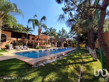 Casa de Campestre en venta, con terraza y alberca con detalles típico estilo mexicano, Comala, Col.