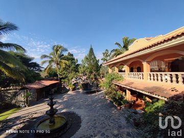 Casa de Campestre en venta, con terraza y alberca con detalles típico estilo mexicano, Comala, Col.