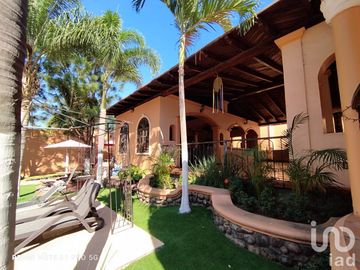 Casa de Campestre en venta, con terraza y alberca con detalles típico estilo mexicano, Comala, Col.