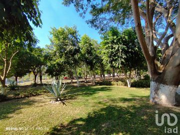 Casa de Campestre en venta, con terraza y alberca con detalles típico estilo mexicano, Comala, Col.