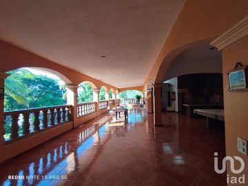 Casa de Campestre en venta, con terraza y alberca con detalles típico estilo mexicano, Comala, Col.