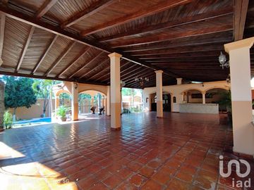 Casa de Campestre en venta, con terraza y alberca con detalles típico estilo mexicano, Comala, Col.