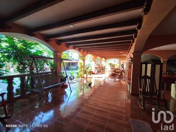 Casa de Campestre en venta, con terraza y alberca con detalles típico estilo mexicano, Comala, Col.