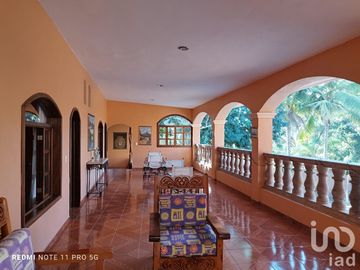 Casa de Campestre en venta, con terraza y alberca con detalles típico estilo mexicano, Comala, Col.