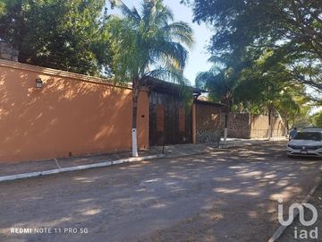 Casa de Campestre en venta, con terraza y alberca con detalles típico estilo mexicano, Comala, Col.