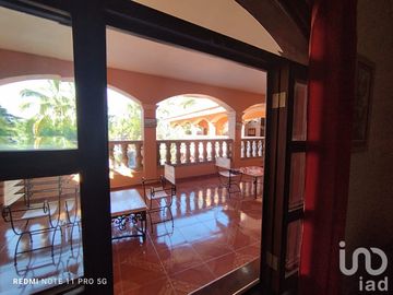 Casa de Campestre en venta, con terraza y alberca con detalles típico estilo mexicano, Comala, Col.