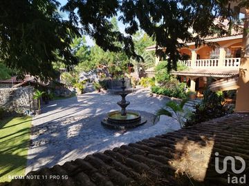 Casa de Campestre en venta, con terraza y alberca con detalles típico estilo mexicano, Comala, Col.