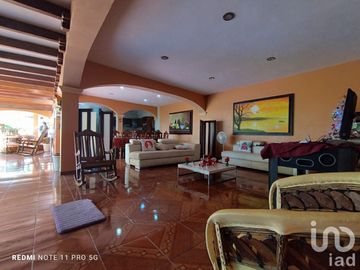 Casa de Campestre en venta, con terraza y alberca con detalles típico estilo mexicano, Comala, Col.