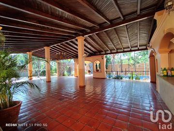 Casa de Campestre en venta, con terraza y alberca con detalles típico estilo mexicano, Comala, Col.